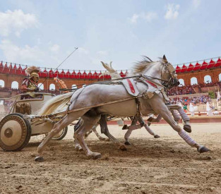 1er mai au Puy du Fou